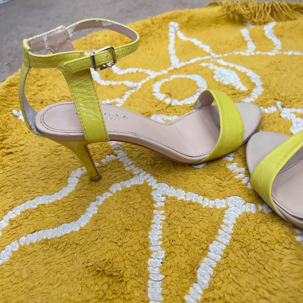 Yellow heels - Picture 4 of 4